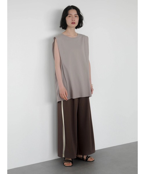 AMERICAN HOLIC（アメリカンホリック）の「サイドタックフレアノースリーブカットプルオーバー ＊（Tシャツ/カットソー・レディース・モカ/ブラック/オフホワイト/ライトグレー・M/L）」の5枚目の写真