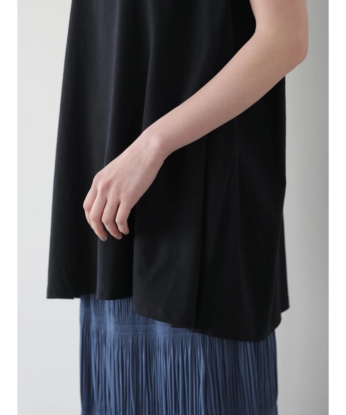 AMERICAN HOLIC（アメリカンホリック）の「サイドタックフレアノースリーブカットプルオーバー ＊（Tシャツ/カットソー・レディース・モカ/ブラック/オフホワイト/ライトグレー・M/L）」の11枚目の写真