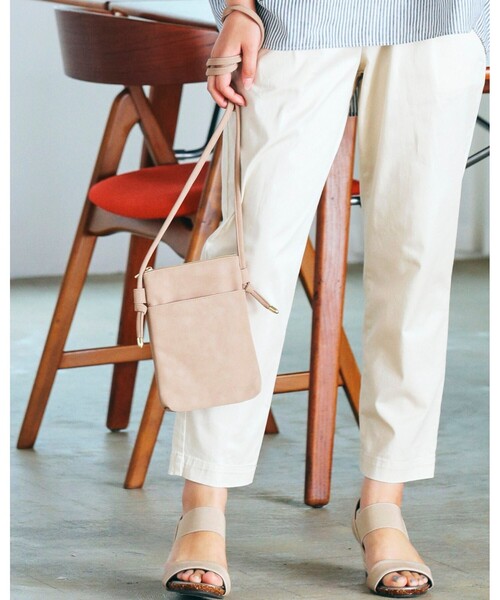 SHOO・LA・RUE（シューラルー）の「◆カードケース付縦型ポシェット（ショルダーバッグ・レディース・チャコールグレー/ベージュ/カーキ/ピンク系9・00）」の7枚目の写真