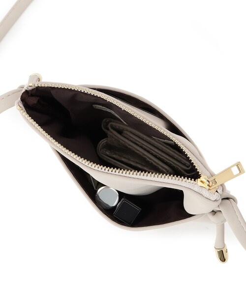 SHOO・LA・RUE（シューラルー）の「◆カードケース付縦型ポシェット（ショルダーバッグ・レディース・チャコールグレー/ベージュ/カーキ/ピンク系9・00）」の11枚目の写真