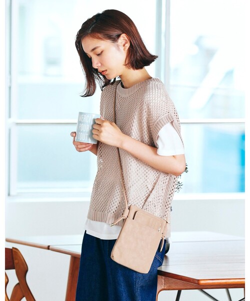 SHOO・LA・RUE（シューラルー）の「◆カードケース付縦型ポシェット（ショルダーバッグ・レディース・チャコールグレー/ベージュ/カーキ/ピンク系9・00）」の16枚目の写真