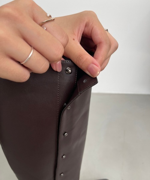 NEUNA（ヌナ）の「履き心地抜群スクエアトゥ/ヴィーガンレザーロングブーツ（ブーツ・レディース・ブラック/ブラウン・SMALL/MEDIUM/LARGE）」の3枚目の写真