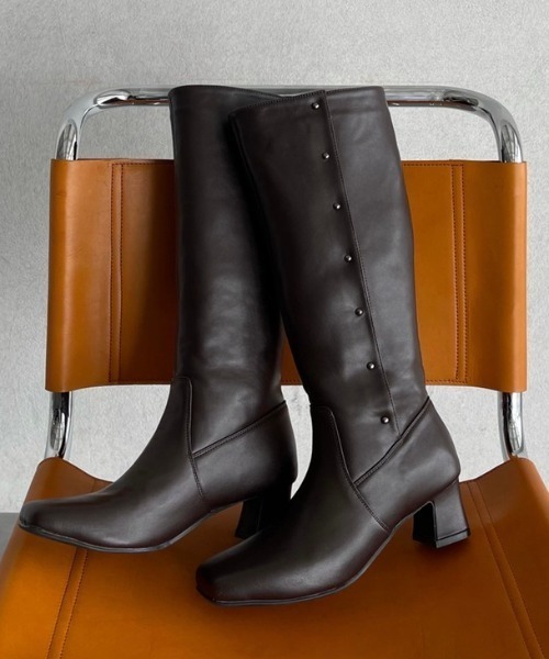 NEUNA（ヌナ）の「履き心地抜群スクエアトゥ/ヴィーガンレザーロングブーツ（ブーツ・レディース・ブラック/ブラウン・SMALL/MEDIUM/LARGE）」の4枚目の写真