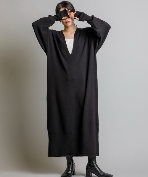 CIENA（シエナ）の「スヌードSET　Vネックニットワンピース（ワンピース・レディース・ブラック/ブラウン・FREE）」の2枚目の写真