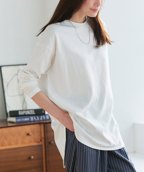 Pierrot(ピエロ)の「コットンロングスリーブTシャツ(Tシャツ/カットソー・レディース・ブラック/オフホワイト/モカ/グレイッシュベージュ/チャコール/ネイビー/ライトグレー・M/L/S/LL)」の2枚目の写真