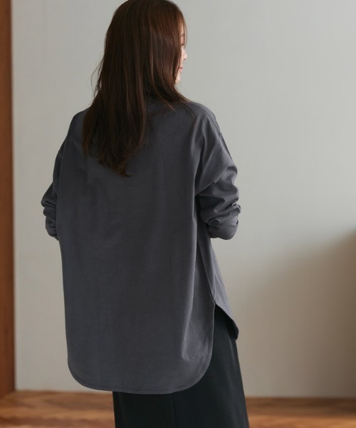 Pierrot(ピエロ)の「コットンロングスリーブTシャツ(Tシャツ/カットソー・レディース・ブラック/オフホワイト/モカ/グレイッシュベージュ/チャコール/ネイビー/ライトグレー・M/L/S/LL)」の8枚目の写真
