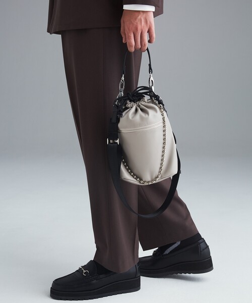 tk.TAKEO KIKUCHI(ティーケータケオキクチ)の「◆FL巾着バッグ(ハンドバッグ・メンズ・ベージュ/ブラック・00)」の2枚目の写真