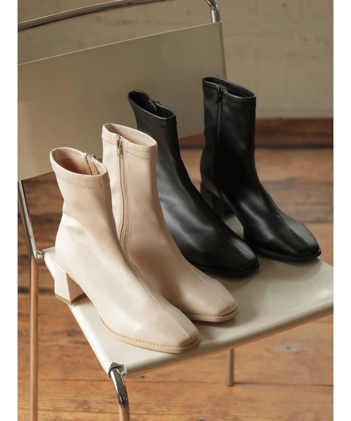 Green　Parks（グリーンパークス）の「・minia スクエアトゥストレッチブーツ＊＊（ブーツ・レディース・アイボリー/ブラック・S/LL/M/L）」の3枚目の写真