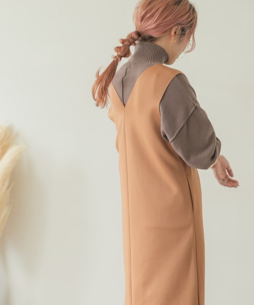 ITEMS URBANRESEARCH（アイテムズ アーバンリサーチ）の「Vネックジャンパースカート（ジャンパースカート・レディース・キャメル/ベージュ/ブラック・FREE）」の8枚目の写真