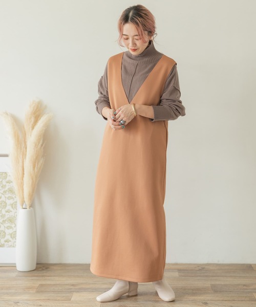 ITEMS URBANRESEARCH（アイテムズ アーバンリサーチ）の「Vネックジャンパースカート（ジャンパースカート・レディース・キャメル/ベージュ/ブラック・FREE）」の11枚目の写真