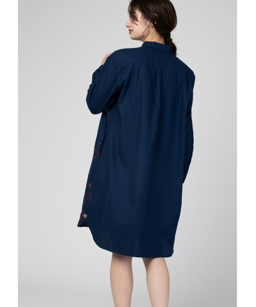 Design Tshirts Store graniph(デザイン ティーシャツ ストア グラニフ)の「けいと パターン(ハンス・フィッシャー)|コラボシャツワンピース(シャツワンピース・レディース・ネイビー・FREE)」の9枚目の写真