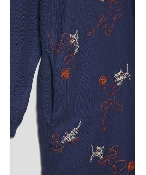 Design Tshirts Store graniph(デザイン ティーシャツ ストア グラニフ)の「けいと パターン(ハンス・フィッシャー)|コラボシャツワンピース(シャツワンピース・レディース・ネイビー・FREE)」の7枚目の写真