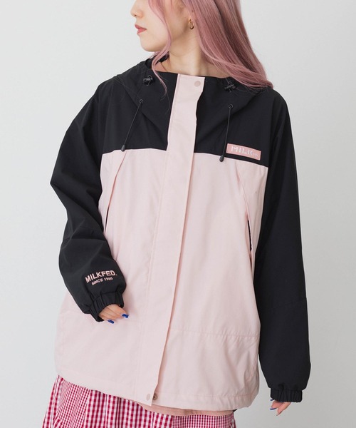 MILKFED.（ミルクフェド）の「BACK LOGO BICOLOR MOUNTAIN PARKA（ブルゾン・レディース・オフホワイト/ライトピンク/ライトブルー・S/M）」の9枚目の写真