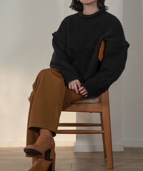 lawgy(ラウジー)の「loop yarn part knit(ニット/セーター・レディース・ブラック/ベージュ・FREE)」の4枚目の写真