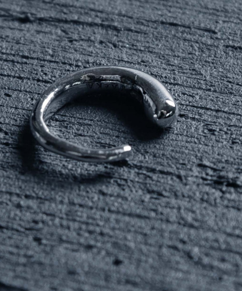 YArKA（ヤーカ）の「【YArKA/ヤーカ】silver925 pole line ear cuff /シンプルイヤーカフ シルバー925（イヤーカフ・メンズ・シルバー・FREE）」の5枚目の写真