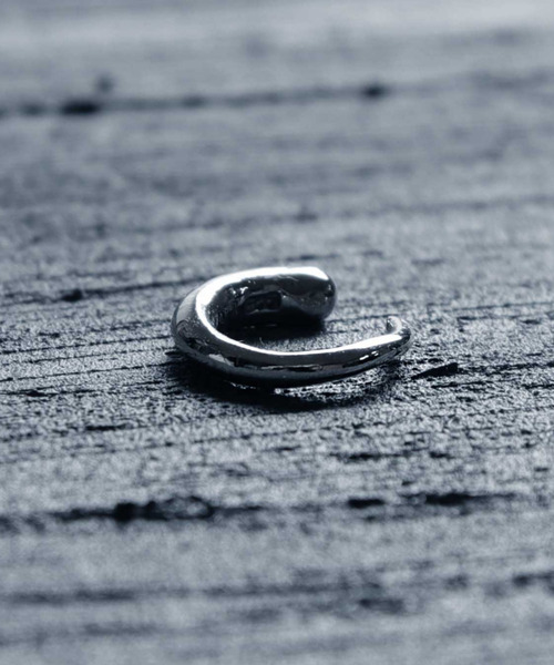 YArKA（ヤーカ）の「【YArKA/ヤーカ】silver925 pole line ear cuff /シンプルイヤーカフ シルバー925（イヤーカフ・メンズ・シルバー・FREE）」の6枚目の写真