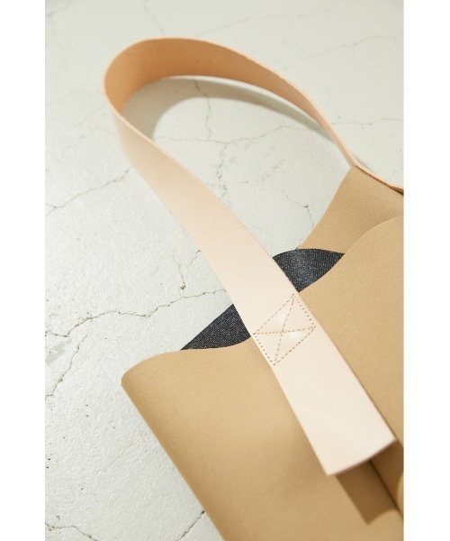 BLACK BY MOUSSY（ブラックバイマウジー）の「one shoulder tote bag(ワンショルダートートバック）（ショルダーバッグ・レディース・ブラック/ベージュ・FREE）」の5枚目の写真