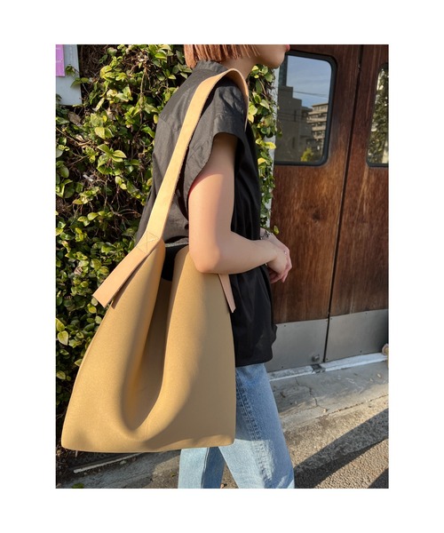 BLACK BY MOUSSY（ブラックバイマウジー）の「one shoulder tote bag(ワンショルダートートバック）（ショルダーバッグ・レディース・ブラック/ベージュ・FREE）」の15枚目の写真