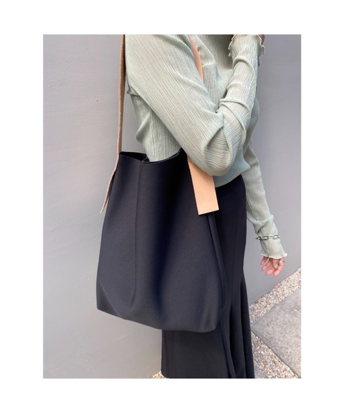 BLACK BY MOUSSY（ブラックバイマウジー）の「one shoulder tote bag(ワンショルダートートバック）（ショルダーバッグ・レディース・ブラック/ベージュ・FREE）」の17枚目の写真