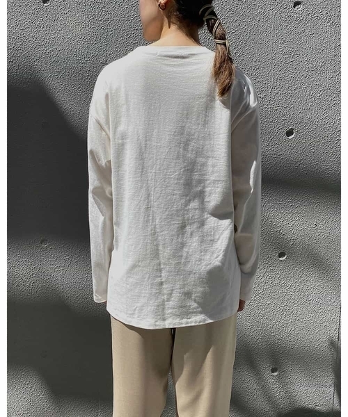 A de a.v.v（アードアー・ヴェ・ヴェ）の「フォトプリントTシャツ（Tシャツ/カットソー・レディース・ホワイト/チャコールグレー・38/36）」の3枚目の写真