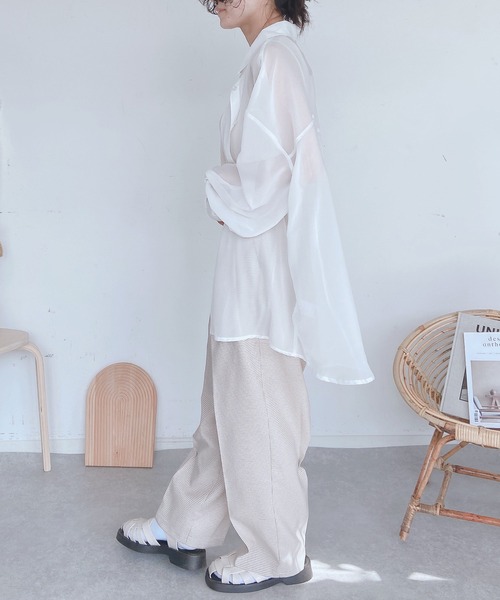 AS KNOW AS plus（アズノゥアズプラス）の「●BIGにシアーシャツ（シャツ/ブラウス・レディース・オフホワイト/ピンク/グリーン/ブルー/ブラック/ブルーグリーン/スモークピンク・FREE）」の13枚目の写真