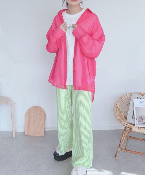 AS KNOW AS plus（アズノゥアズプラス）の「●BIGにシアーシャツ（シャツ/ブラウス・レディース・オフホワイト/ピンク/グリーン/ブルー/ブラック/ブルーグリーン/スモークピンク・FREE）」の21枚目の写真