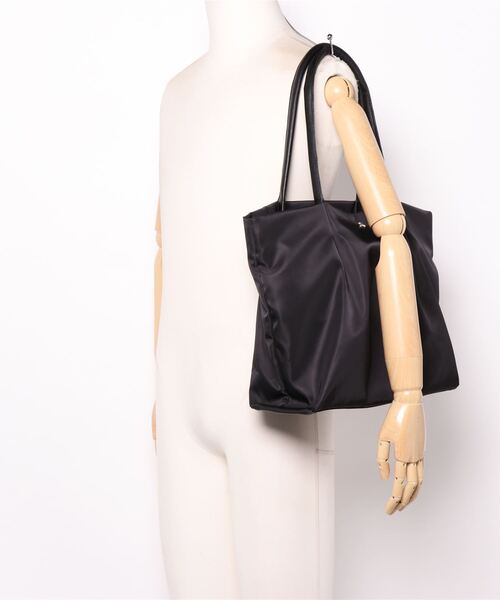 KMC DETAILS（ケーエムシーディテイルズ）の「Legato Largo レガートラルゴ  / 肩楽(かたらく)PC収納 ナイロン トートバッグ / LH-L0001（トートバッグ・レディース・ベージュ/ブラック/グレー/ネイビー/ピンク/ライトブラウン・ONESIZE）」の7枚目の写真