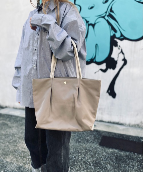 KMC DETAILS（ケーエムシーディテイルズ）の「Legato Largo レガートラルゴ  / 肩楽(かたらく)PC収納 ナイロン トートバッグ / LH-L0001（トートバッグ・レディース・ベージュ/ブラック/グレー/ネイビー/ピンク/ライトブラウン・ONESIZE）」の4枚目の写真