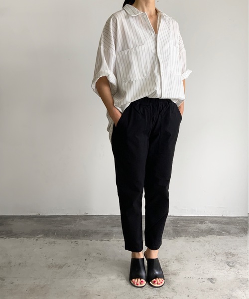 THE TWENTYSEVEN(ザ トゥエンティーセブン)の「The TWENTYSEVEN:CTN PIN STRIPE WORK SHIRTS S/S ピンストワークシャツショートスリーブ(シャツ/ブラウス・レディース・ホワイト/グレイッシュベージュ/チャコールグレー/グリーン・L/M/XL)」の2枚目の写真