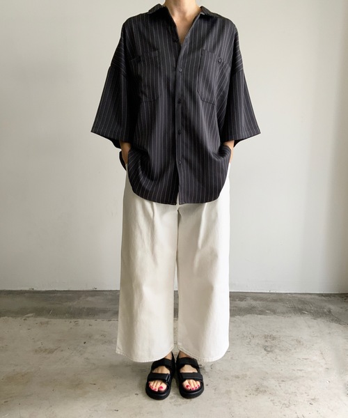 THE TWENTYSEVEN(ザ トゥエンティーセブン)の「The TWENTYSEVEN:CTN PIN STRIPE WORK SHIRTS S/S ピンストワークシャツショートスリーブ(シャツ/ブラウス・レディース・ホワイト/グレイッシュベージュ/チャコールグレー/グリーン・L/M/XL)」の3枚目の写真