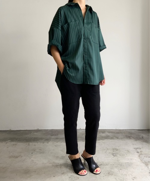 THE TWENTYSEVEN(ザ トゥエンティーセブン)の「The TWENTYSEVEN:CTN PIN STRIPE WORK SHIRTS S/S ピンストワークシャツショートスリーブ(シャツ/ブラウス・レディース・ホワイト/グレイッシュベージュ/チャコールグレー/グリーン・L/M/XL)」の4枚目の写真
