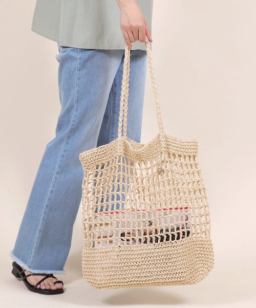 Bermosa（ベルモサ）の「ざっくり編み カゴバッグ（かごバッグ・レディース・アイボリー/ブラック/ベージュ/グリーン系その他/ピンク系その他/グレー・FREE）」の2枚目の写真