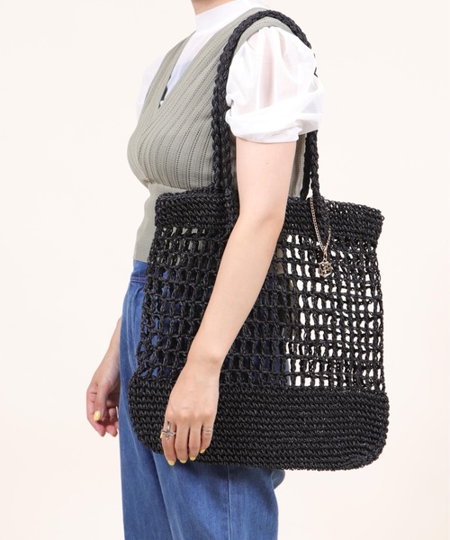 Bermosa（ベルモサ）の「ざっくり編み カゴバッグ（かごバッグ・レディース・アイボリー/ブラック/ベージュ/グリーン系その他/ピンク系その他/グレー・FREE）」の17枚目の写真