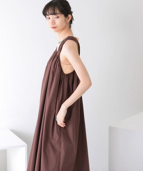 KBF（ケイビーエフ）の「ギャザーボリュームロングワンピース（ワンピース・レディース・ブラック/ダークブラウン/ブルー・ONE）」の4枚目の写真