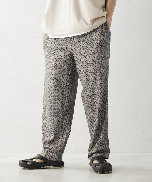 JOURNAL STANDARD relume（ジャーナルスタンダード　レリューム）の「WAFFLE プリント総柄 リラックスパンツ（その他パンツ・メンズ・チャコールグレー/ベージュ/ブルー系その他/キャメル・MEDIUM/LARGE）」の8枚目の写真