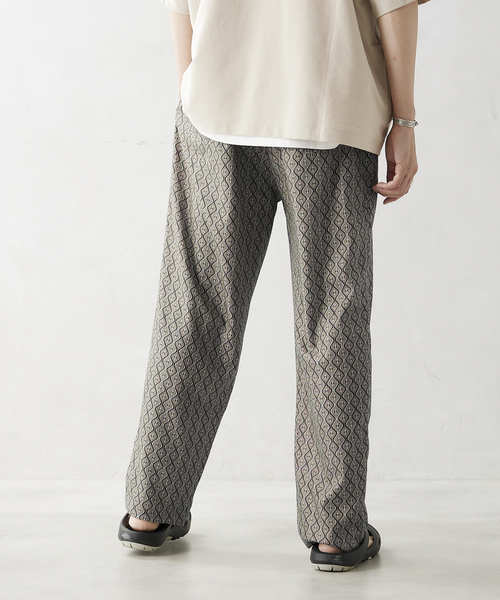 JOURNAL STANDARD relume（ジャーナルスタンダード　レリューム）の「WAFFLE プリント総柄 リラックスパンツ（その他パンツ・メンズ・チャコールグレー/ベージュ/ブルー系その他/キャメル・MEDIUM/LARGE）」の10枚目の写真