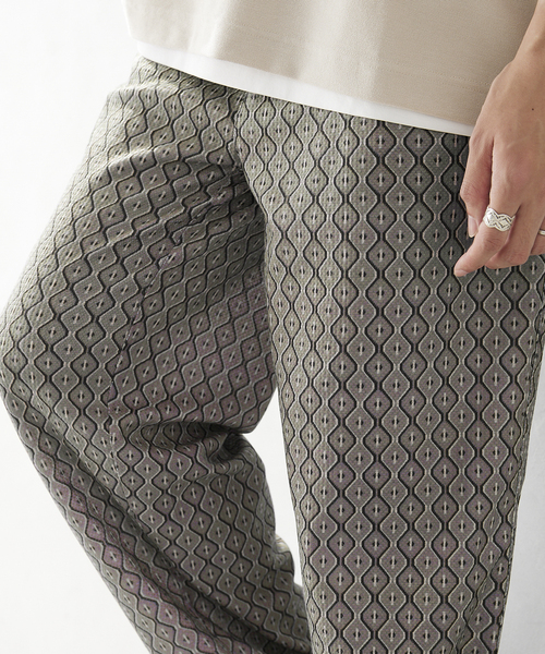 JOURNAL STANDARD relume（ジャーナルスタンダード　レリューム）の「WAFFLE プリント総柄 リラックスパンツ（その他パンツ・メンズ・チャコールグレー/ベージュ/ブルー系その他/キャメル・MEDIUM/LARGE）」の11枚目の写真