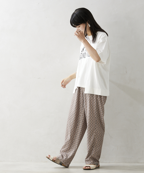 JOURNAL STANDARD relume（ジャーナルスタンダード　レリューム）の「WAFFLE プリント総柄 リラックスパンツ（その他パンツ・メンズ・チャコールグレー/ベージュ/ブルー系その他/キャメル・MEDIUM/LARGE）」の14枚目の写真