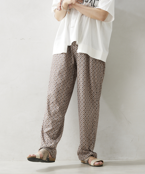 JOURNAL STANDARD relume（ジャーナルスタンダード　レリューム）の「WAFFLE プリント総柄 リラックスパンツ（その他パンツ・メンズ・チャコールグレー/ベージュ/ブルー系その他/キャメル・MEDIUM/LARGE）」の15枚目の写真