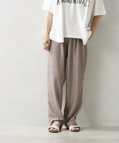 JOURNAL STANDARD relume（ジャーナルスタンダード　レリューム）の「WAFFLE プリント総柄 リラックスパンツ（その他パンツ・メンズ・チャコールグレー/ベージュ/ブルー系その他/キャメル・MEDIUM/LARGE）」の16枚目の写真