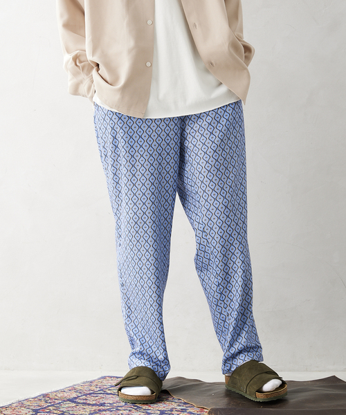 JOURNAL STANDARD relume（ジャーナルスタンダード　レリューム）の「WAFFLE プリント総柄 リラックスパンツ（その他パンツ・メンズ・チャコールグレー/ベージュ/ブルー系その他/キャメル・MEDIUM/LARGE）」の21枚目の写真