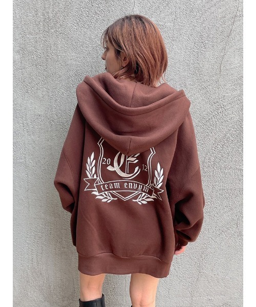 ENVYM（アンビー）の「エンブレムルーズＰＫ（パーカー・レディース・ホワイト/ブラック/ブラウン/ブルー・FREE）」の4枚目の写真