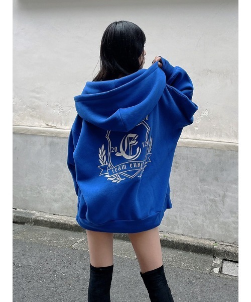 ENVYM（アンビー）の「エンブレムルーズＰＫ（パーカー・レディース・ホワイト/ブラック/ブラウン/ブルー・FREE）」の2枚目の写真