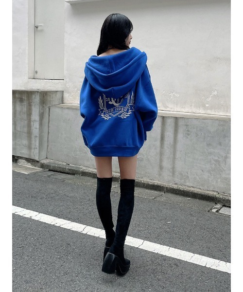 ENVYM（アンビー）の「エンブレムルーズＰＫ（パーカー・レディース・ホワイト/ブラック/ブラウン/ブルー・FREE）」の17枚目の写真