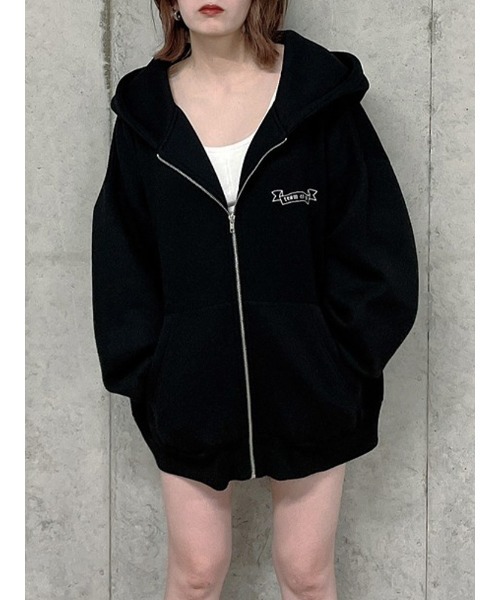 ENVYM（アンビー）の「エンブレムルーズＰＫ（パーカー・レディース・ホワイト/ブラック/ブラウン/ブルー・FREE）」の18枚目の写真