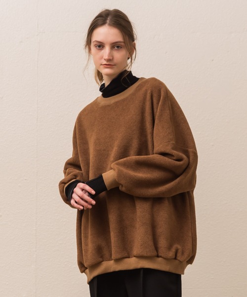 ALLUMER（アリュメール）の「フリースヘムボリュームプルオーバー（Tシャツ/カットソー・レディース・ブラック/ヘザーグレー/キャメル・1）」の3枚目の写真