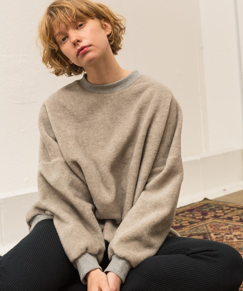 ALLUMER（アリュメール）の「フリースヘムボリュームプルオーバー（Tシャツ/カットソー・レディース・ブラック/ヘザーグレー/キャメル・1）」の2枚目の写真