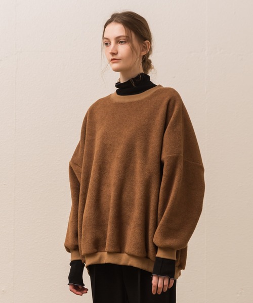 ALLUMER（アリュメール）の「フリースヘムボリュームプルオーバー（Tシャツ/カットソー・レディース・ブラック/ヘザーグレー/キャメル・1）」の6枚目の写真