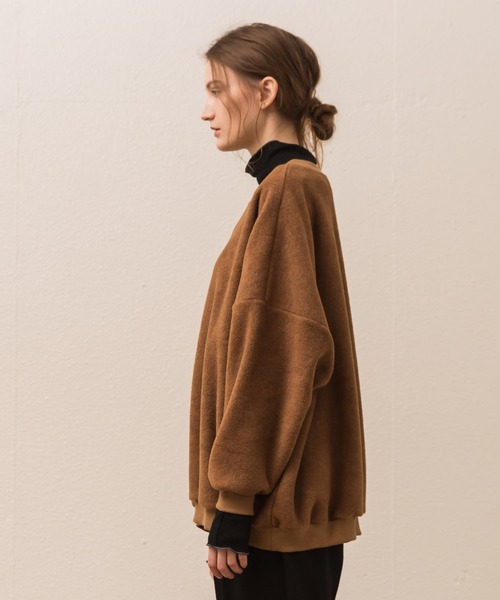 ALLUMER（アリュメール）の「フリースヘムボリュームプルオーバー（Tシャツ/カットソー・レディース・ブラック/ヘザーグレー/キャメル・1）」の18枚目の写真