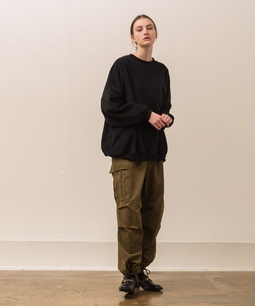 ALLUMER（アリュメール）の「フリースヘムボリュームプルオーバー（Tシャツ/カットソー・レディース・ブラック/ヘザーグレー/キャメル・1）」の13枚目の写真